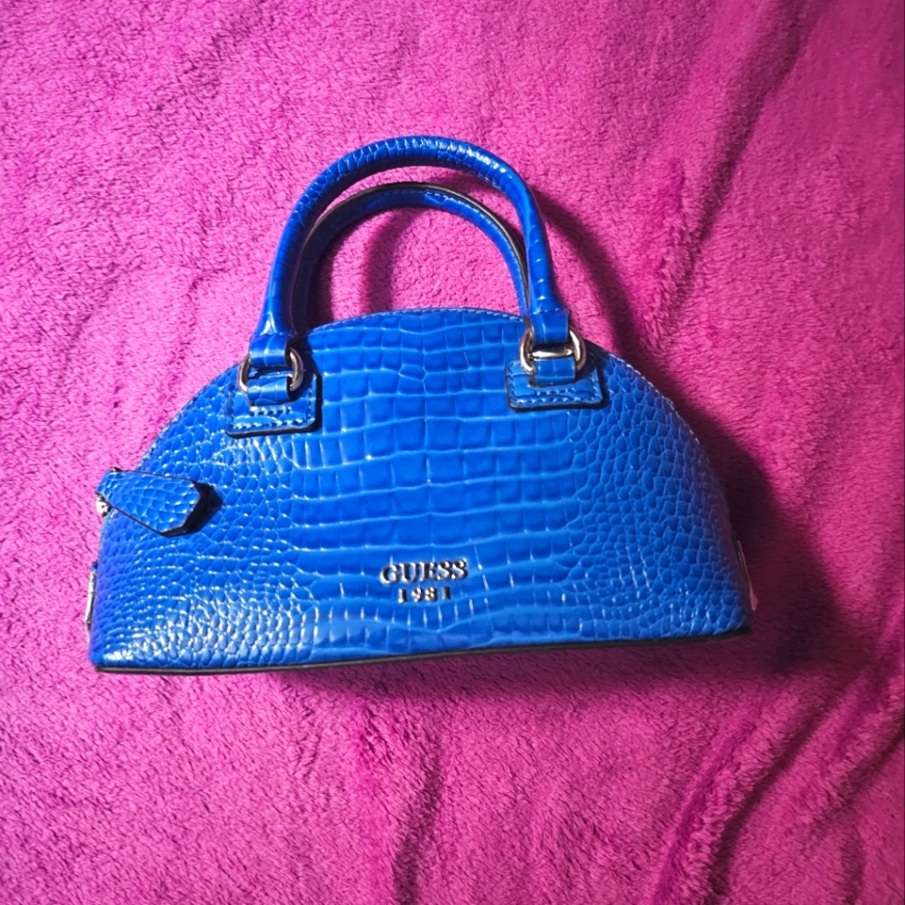 GUESS PURSE